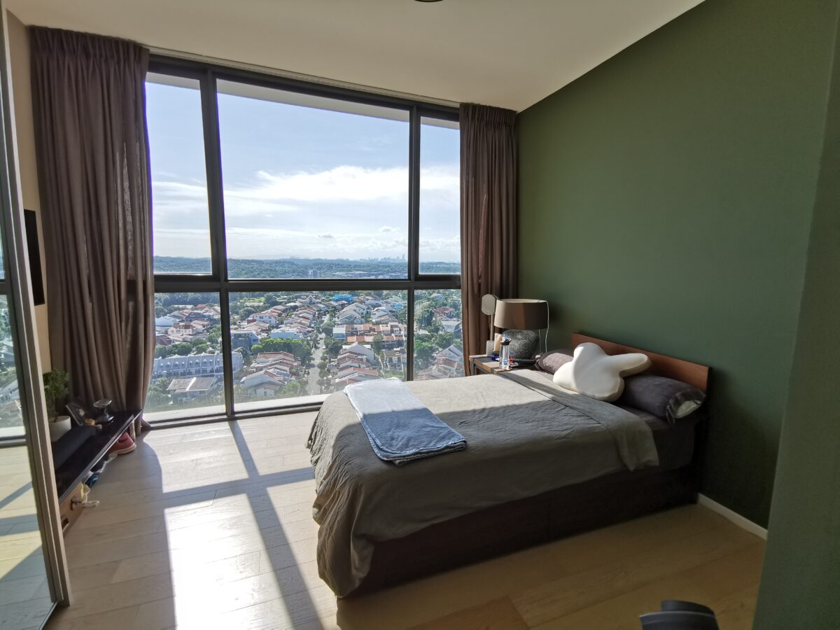 The Panorama penthouse - bedroom - project's record sale apartment