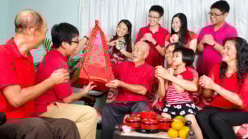 chinese new year family gathering