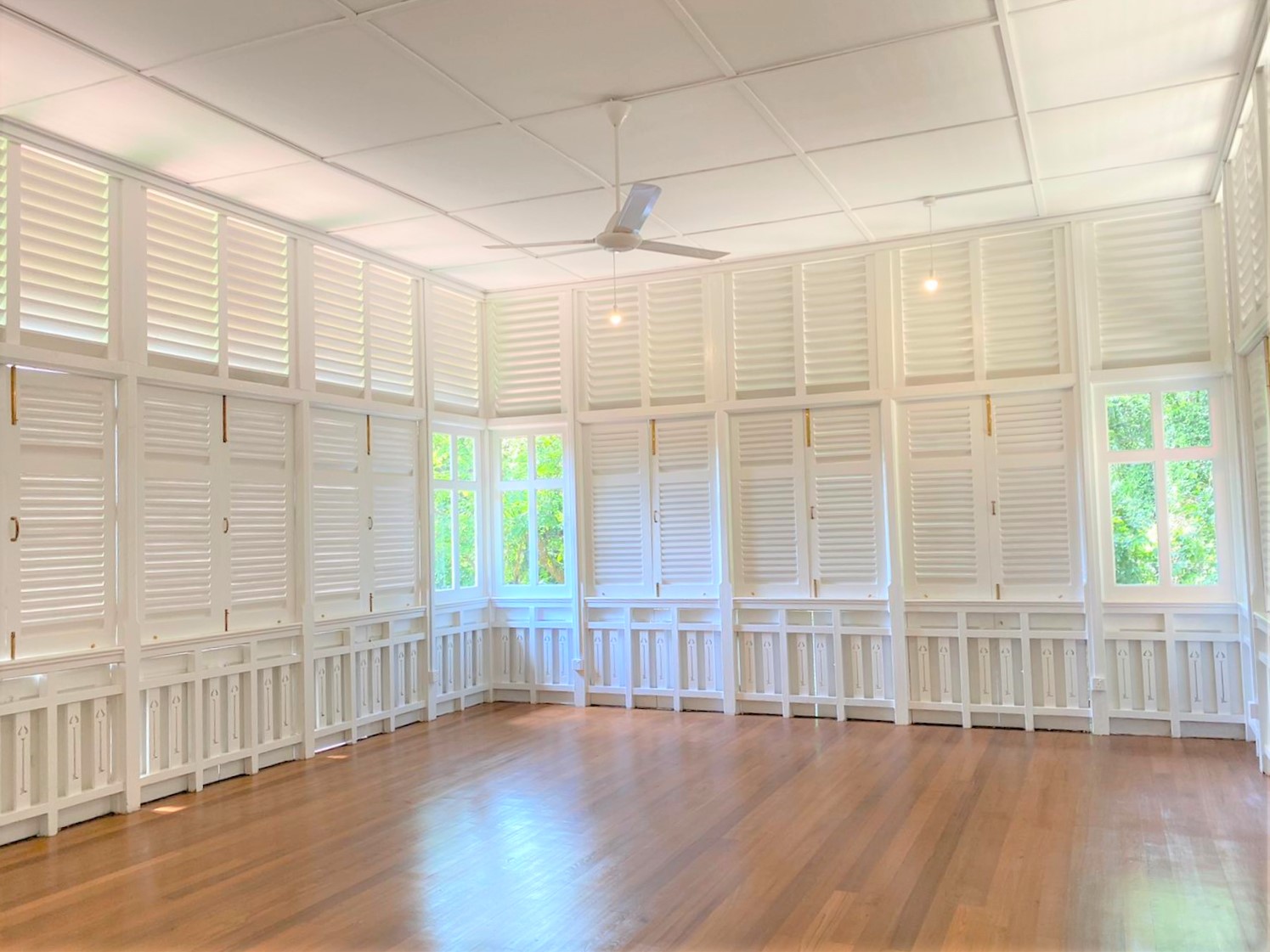 interior of 5 pender road black and white house