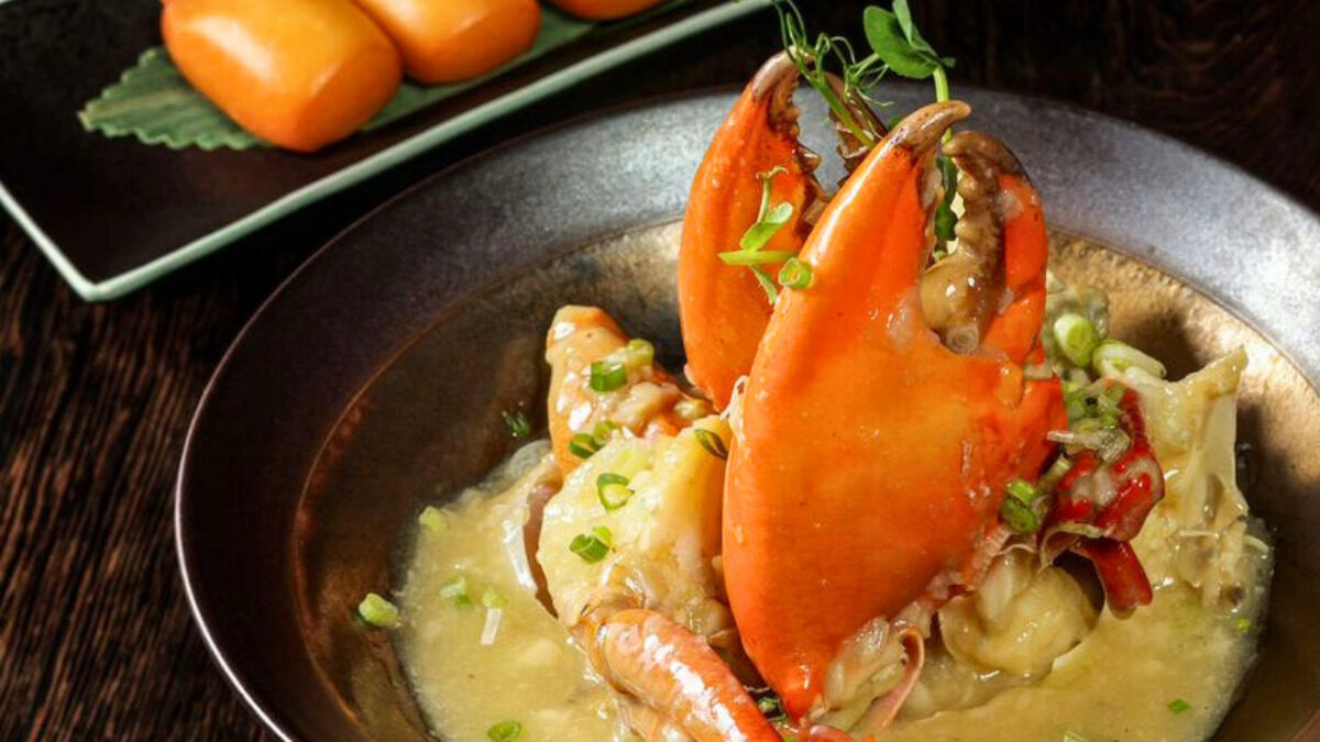 Mott 32's Garlic Crab.