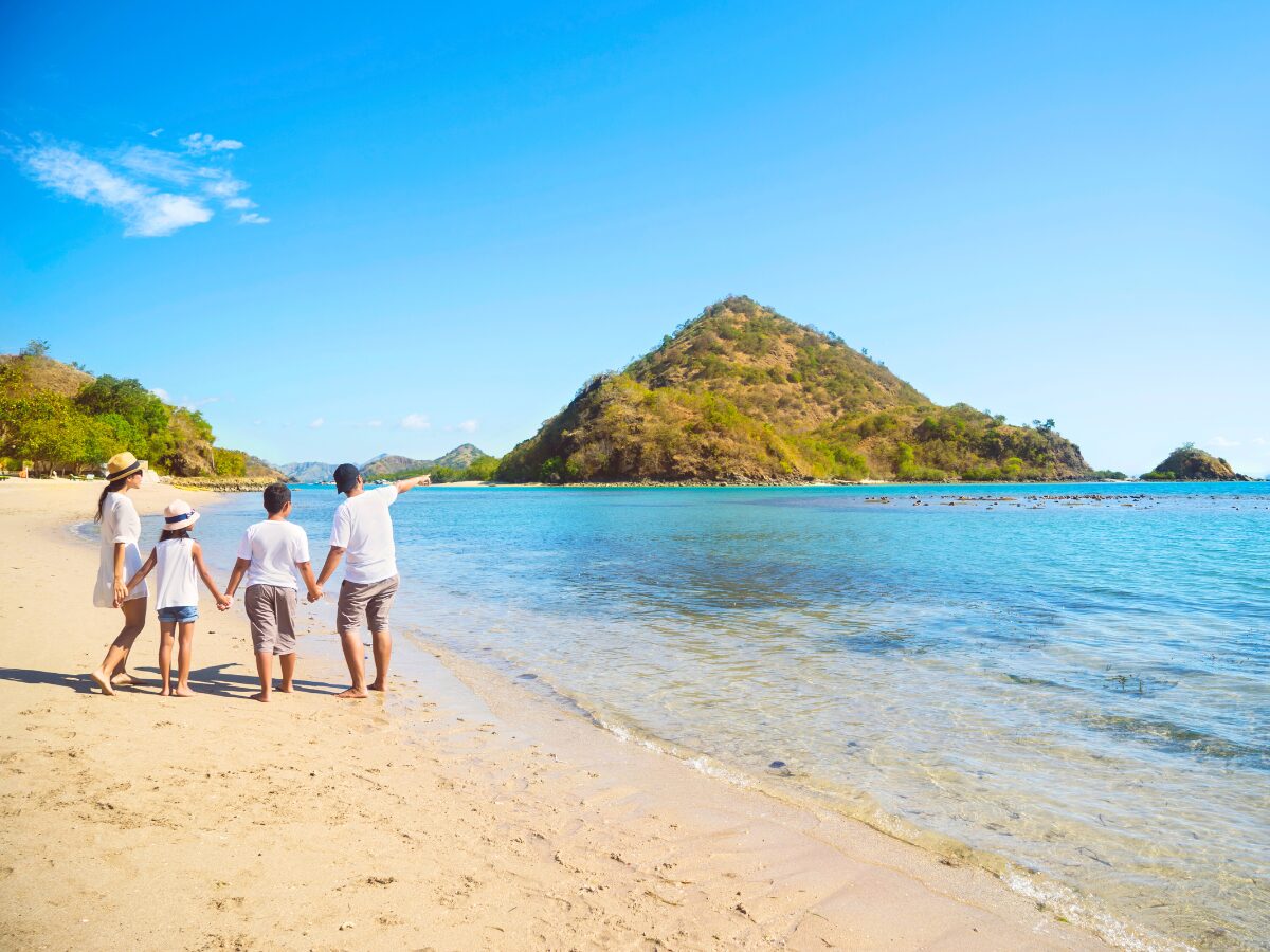 Singapore Public Holidays 2025, List of MOM Holidays & School Holidays in SG