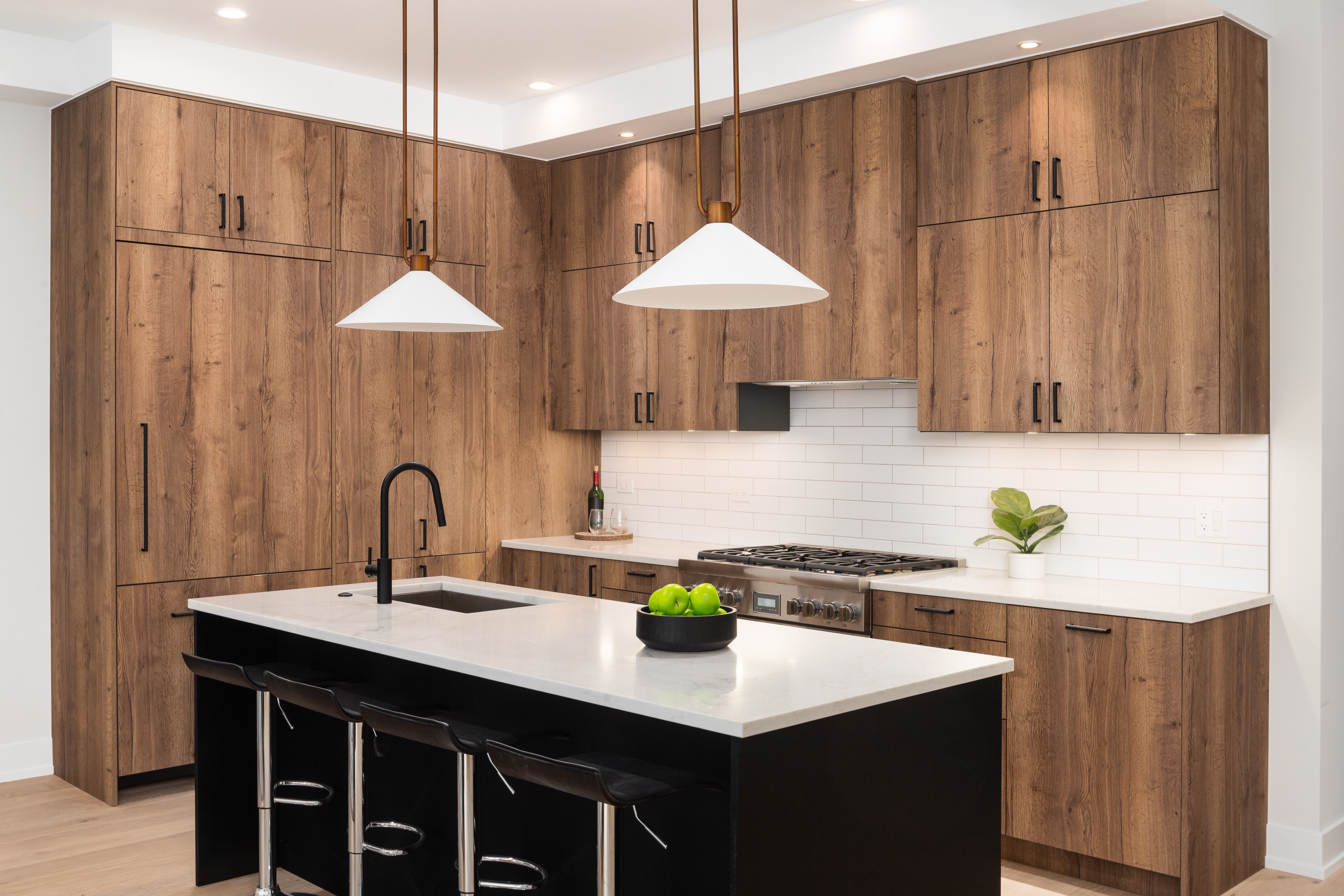 wooden-cabin-chic-kitchen-design