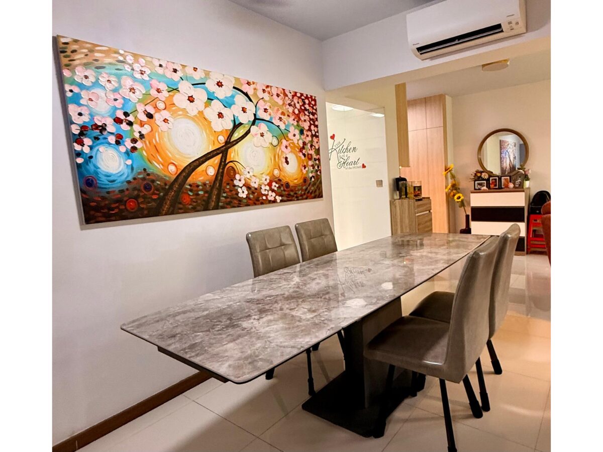the dining table of the just mop-ed tampines greenbloom 5-roo flat for sale