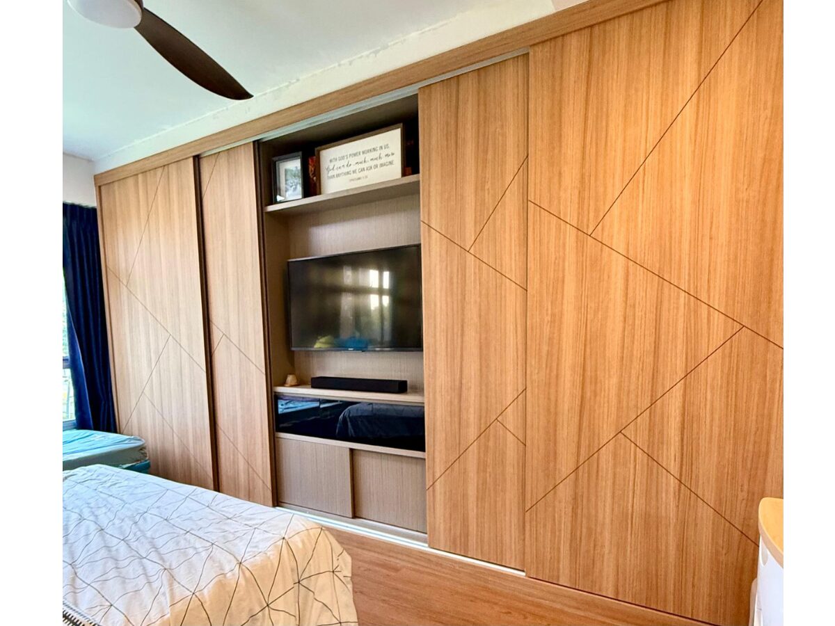 the built-in room storage of the just mop-ed tampines greenbloom 5-roo flat for sale
