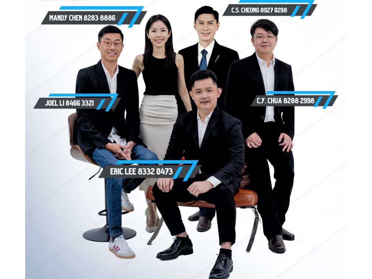 Eric Lee with members of TheMarketPlace – PropNex.