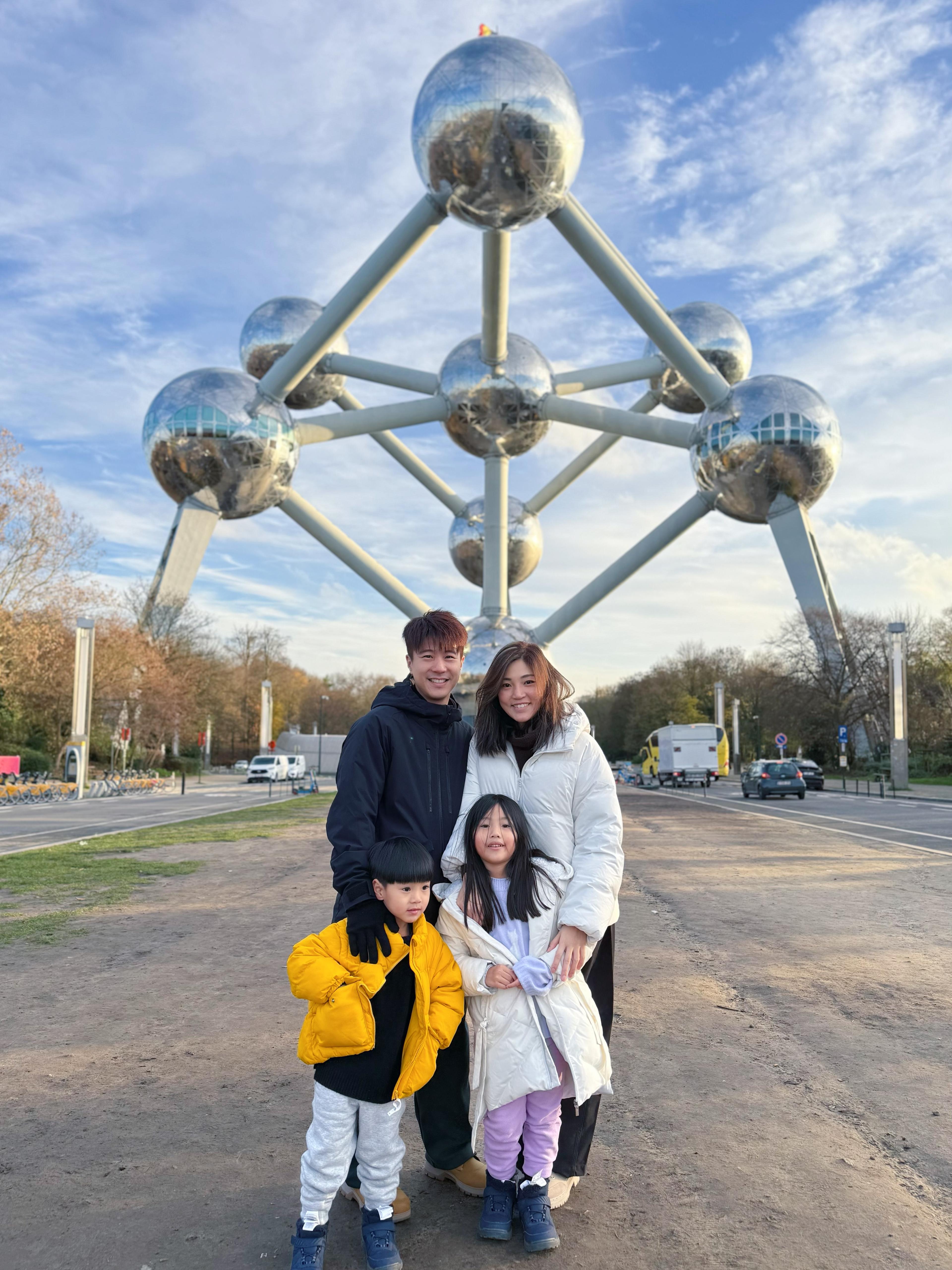 myron and venessa with thier kids